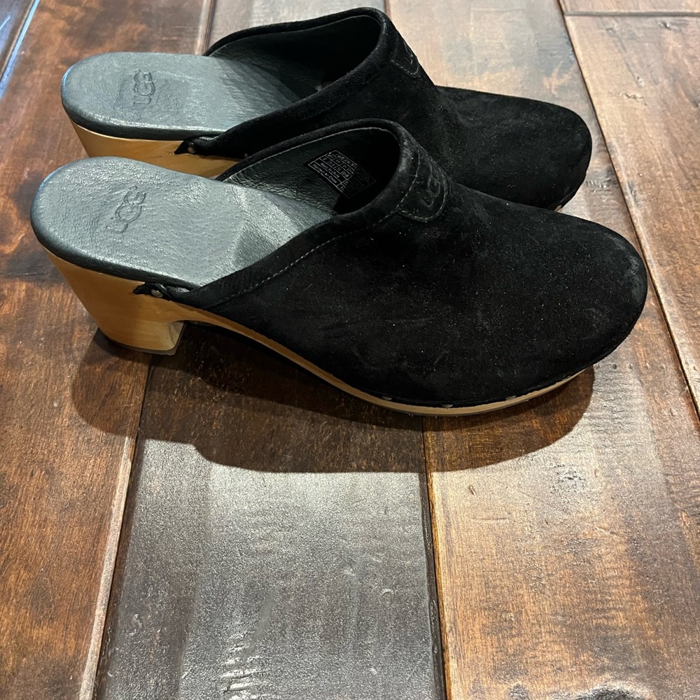 Womens size 8 black suede UGG clogs